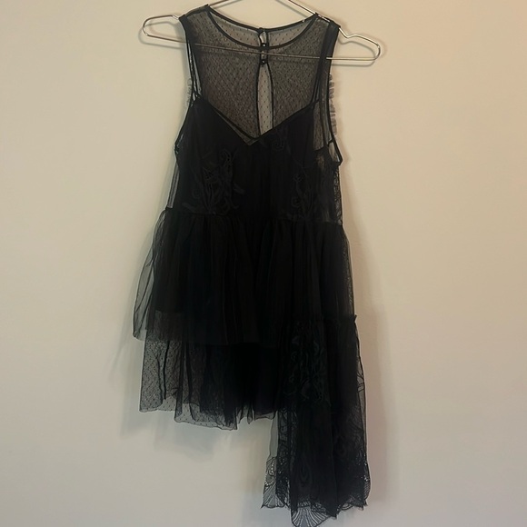 Cinq a Sept Lace Asymmetrical Top - Picture 1 of 7